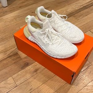 NIKE Womens FREE RUN size:7